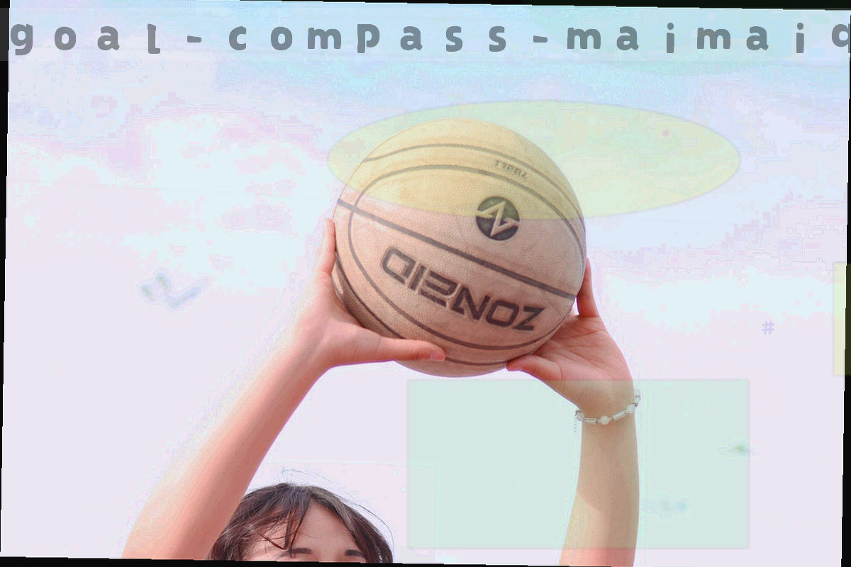 三块并排的暗色客户端界面示意，依次为手机、笔记本与浏览器窗口轮廓